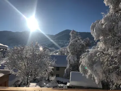 Ein allgemeiner Bergblick oder ein Berglick von der Ferienwohnung aus
