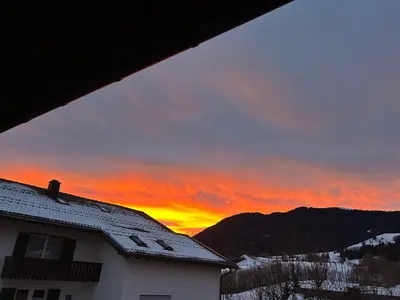 Ein allgemeiner Bergblick oder ein Berglick von der Ferienwohnung aus
