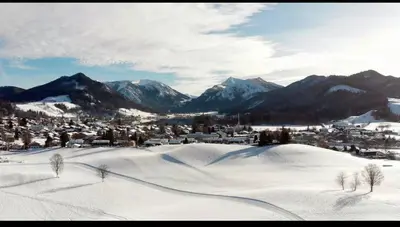 Ein allgemeiner Bergblick oder ein Berglick von der Ferienwohnung aus