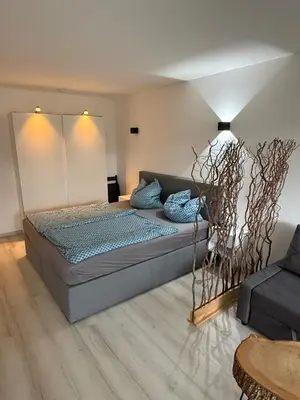 Ein Bett oder Betten in einem Zimmer der Unterkunft Moderne FeWo - Studio16 mit Bergblick