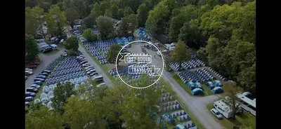 Blick auf Beer Base-Camp 'BASIC PACKAGE' Oktoberfest Camping aus der Vogelperspektive