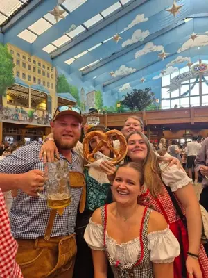 Gäste, die in der Unterkunft Beer Base-Camp 'BASIC PACKAGE' Oktoberfest Camping übernachten