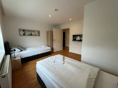 Ein Bett oder Betten in einem Zimmer der Unterkunft Pension Linderhof Augsburg
