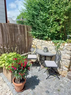 Ein Garten an der Unterkunft Gemütliches, helles, voll ausgestattetes Apartment mit Terrasse