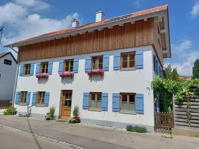 Das Gebäude in dem sich die Ferienwohnung befindet