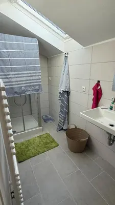 Ein Badezimmer in der Unterkunft Apartment am Chiemsee nähe Chieming Arlaching Ising Seebruck