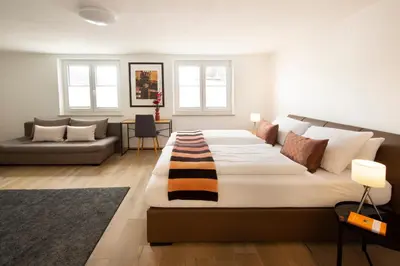 Ein Sitzbereich in der Unterkunft Hotel & Boarding House Schlosserwirt