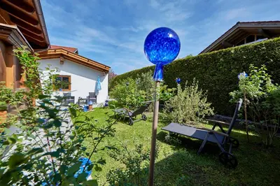 Ein Garten an der Unterkunft Ferienwohnung Ostermair Apartment Gudiberg