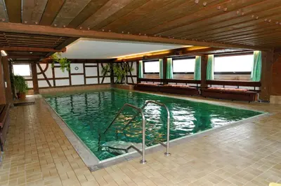 Der Swimmingpool an oder in der Nähe von Ferienwohnungen Kurhotel Eichinger