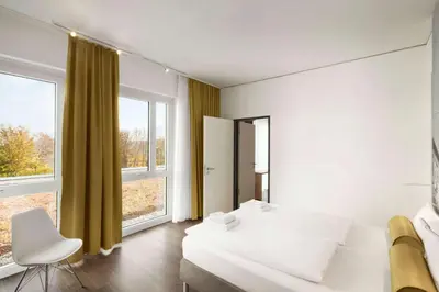 Ein Bett oder Betten in einem Zimmer der Unterkunft Super 8 by Wyndham Munich City North
