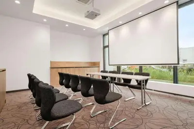 Der Geschäftsbereich oder Konferenzraum in der Unterkunft Super 8 by Wyndham Munich City North