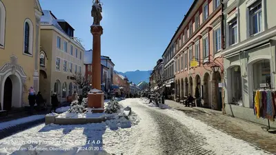 Ein allgemeiner Bergblick oder ein Berglick von der Ferienwohnung aus