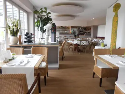 Ein Restaurant oder anderes Speiselokal in der Unterkunft aussicht bio hotel restaurant cafe