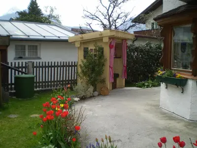 Ein Garten an der Unterkunft Ferienhaus Bergfreund