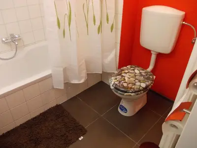 Ein Badezimmer in der Unterkunft Fewo-Rosenheim im Zentrum mit kostenlosem Parkplatz