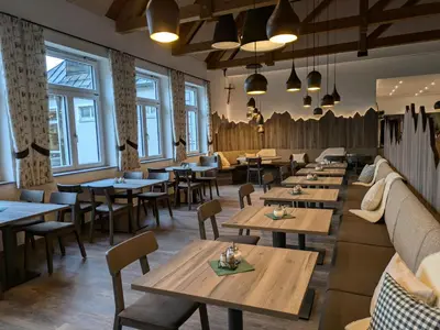 Ein Sitzbereich in der Unterkunft BSW Hotel Isarwinkel
