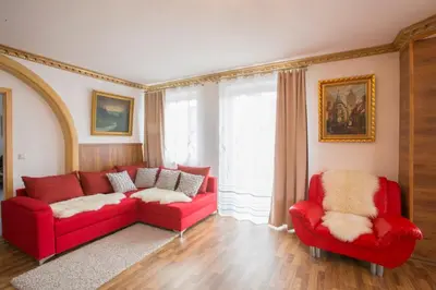 Ein Sitzbereich in der Unterkunft Golden GaPa Central Family Apartment 8