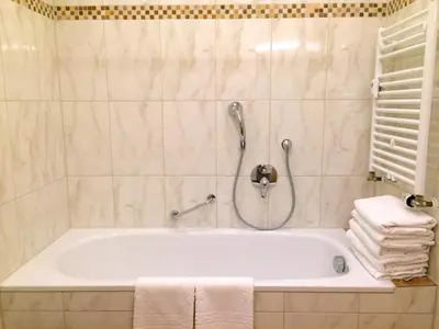 Ein Badezimmer in der Unterkunft Golden GaPa Central Family Apartment 8