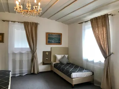 Ein Bett oder Betten in einem Zimmer der Unterkunft Golden GaPa Central Family Apartment 8