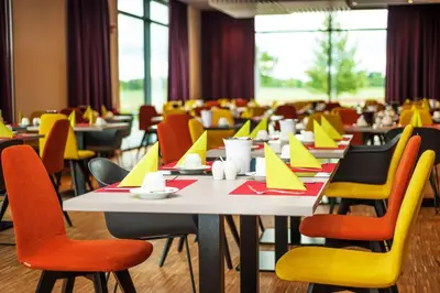 Ein Restaurant oder anderes Speiselokal in der Unterkunft BEST WESTERN Hotel The K Unterföhring