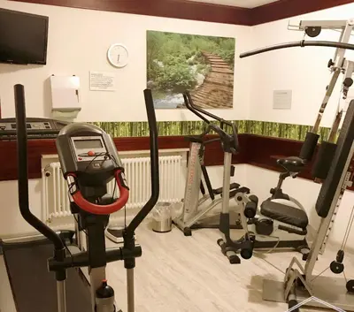 Das Fitnesscenter und/oder die Fitnesseinrichtungen in der Unterkunft Kurhotel Wiedenmann