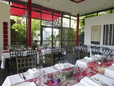 Ein Restaurant oder anderes Speiselokal in der Unterkunft Am Eichholz Galerie & Art-Hotel