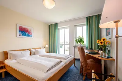 Ein Bett oder Betten in einem Zimmer der Unterkunft Arcus Hotel München Messe