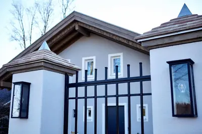 Das Gebäude in dem sich die Ferienwohnung befindet