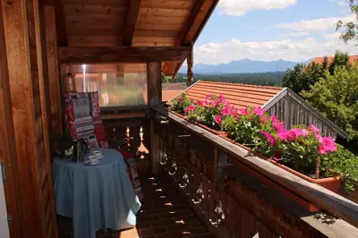 Ein allgemeiner Bergblick oder ein Berglick von der Ferienwohnung aus