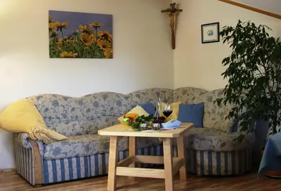 Ein Sitzbereich in der Unterkunft Ferienwohnung Erhard