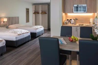 Ein Bett oder Betten in einem Zimmer der Unterkunft AINO Aparthotel Olympiapark