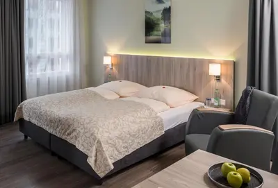 Ein Bett oder Betten in einem Zimmer der Unterkunft AINO Aparthotel Olympiapark
