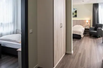Ein Bett oder Betten in einem Zimmer der Unterkunft AINO Aparthotel Olympiapark