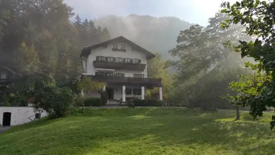 Ein allgemeiner Bergblick oder ein Berglick von der Pension aus