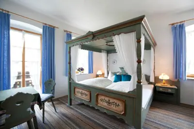 Ein Bett oder Betten in einem Zimmer der Unterkunft Gasthof Jachenau