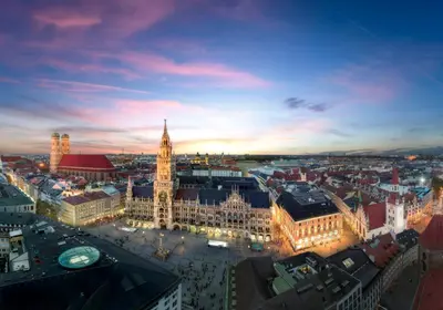 Ein allgemeiner Blick auf München oder ein Stadtblick von des Hotels aus