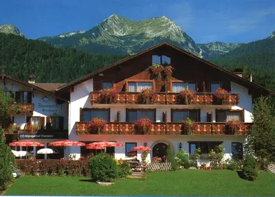Ein allgemeiner Bergblick oder ein Berglick von des Hotels aus