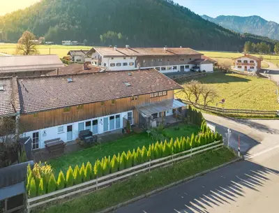 Ein allgemeiner Bergblick oder ein Berglick von der Ferienwohnung aus
