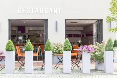 Ein Restaurant oder anderes Speiselokal in der Unterkunft Hotel Arooma