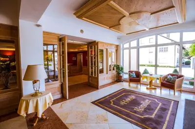 Ein Sitzbereich in der Unterkunft Hotel Kandler