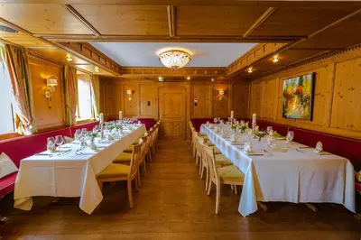 Ein Restaurant oder anderes Speiselokal in der Unterkunft Hotel Kandler
