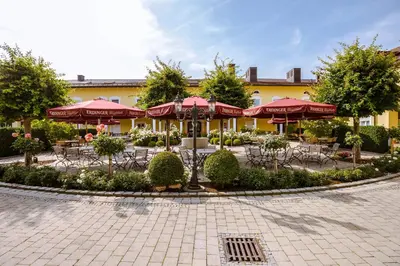 Ein Garten an der Unterkunft Hotel Kandler