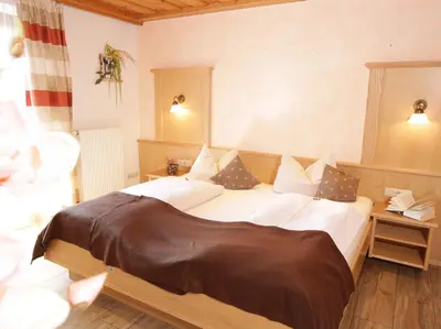 Ein Bett oder Betten in einem Zimmer der Unterkunft Gasthof Huberwirt GmbH