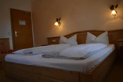 Ein Bett oder Betten in einem Zimmer der Unterkunft Gasthof Huberwirt GmbH