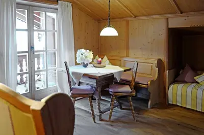 Ein Sitzbereich in der Unterkunft Hotel Maier zum Kirschner