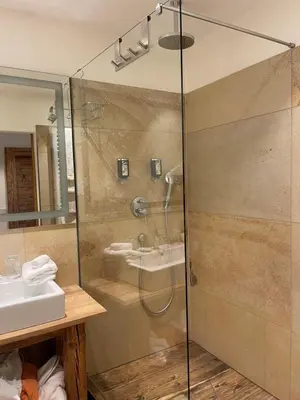 Ein Badezimmer in der Unterkunft Hotel Maier zum Kirschner