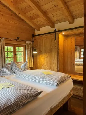 Ein Bett oder Betten in einem Zimmer der Unterkunft Hotel Maier zum Kirschner