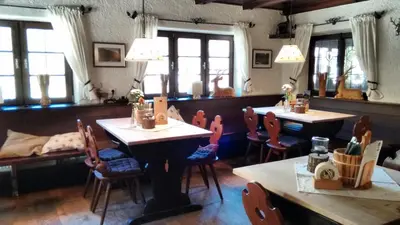 Ein Sitzbereich in der Unterkunft Schwaigeralm