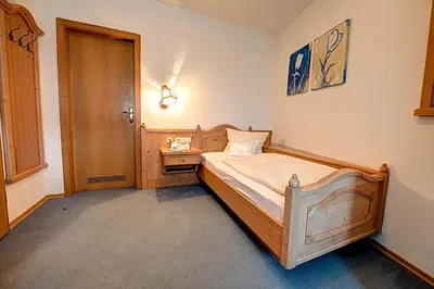 Ein Bett oder Betten in einem Zimmer der Unterkunft Hotel Huber