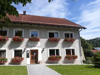 Das Gebäude in dem sich die Ferienwohnung befindet